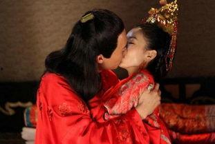 明星接着亲嘴,激情接吻画面曝光